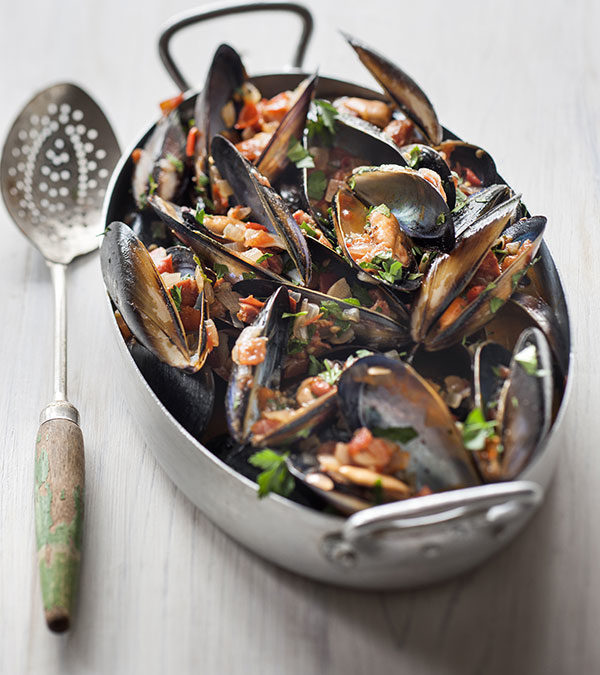 Spanish style mussels with chorizo and tomato